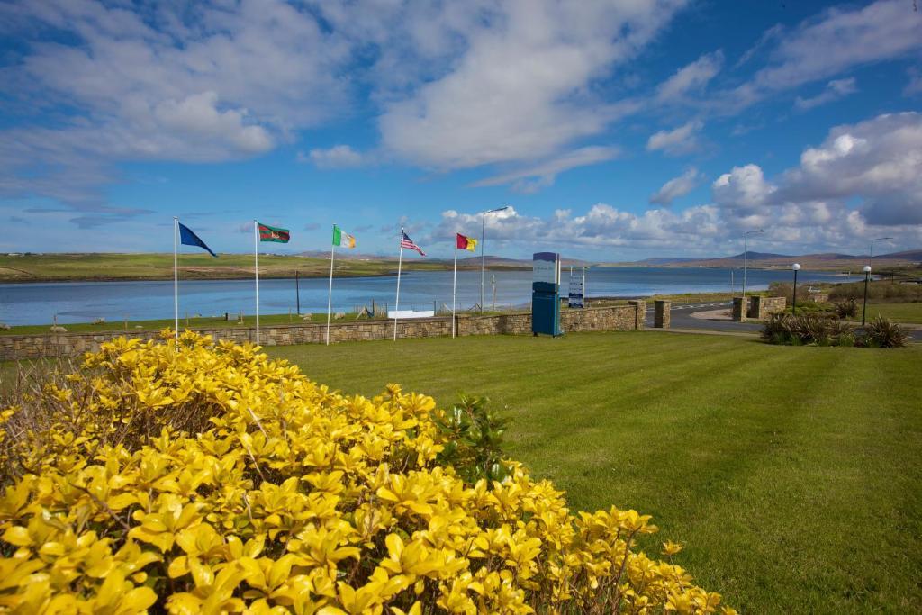 Broadhaven Bay Hotel Belmullet Exterior foto